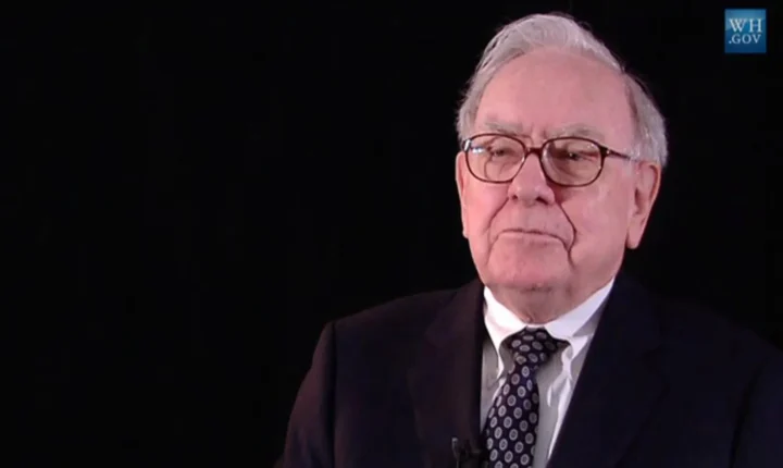 Warren Buffett speaking at the White House